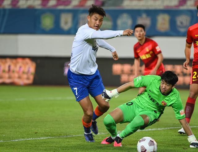 开云登录入口地址-【喜讯】郭田雨租借加盟葡超半年 出国前已续约泰山